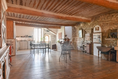 Property for sale in BONNIEUX  - 6 rooms - 295 m² 