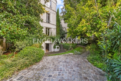 Maison à louer à PARIS 16EME Seine et Berges 2 - 9 pièces - 246 m² 