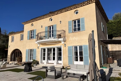 House for sale in MONTAUROUX Hauteurs de Carqueiranne - 7 rooms - 229 m&sup2; 