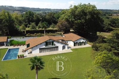 House for sale in URRUGNE  - 10 rooms - 280 m&sup2; 