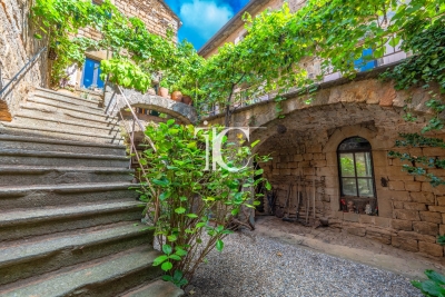 Maison à vendre à PAYZAC  - 11 pièces - 350 m² 