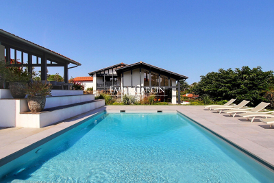 Maison à vendre à ST-JEAN-DE-LUZ  - 11 pièces - 460 m² 