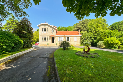 Maison à vendre à GRADIGNAN Saint-Bruno-Saint-Victor 1 - 8 pièces - 215 m² 