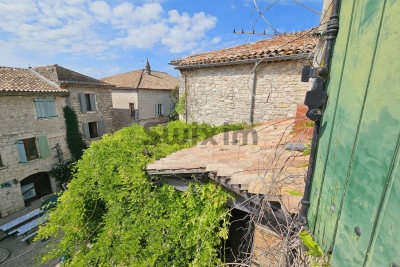 Maison à vendre à VEZENOBRES  - 9 pièces - 264 m² 