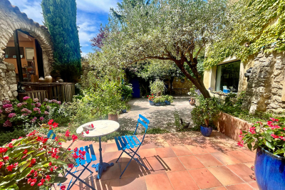 Maison à vendre à LA GARDE ADHEMAR  - 8 pièces - 205 m² 