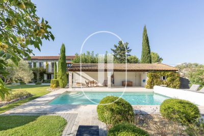 Maison à vendre à ST-RÉMY-DE-PROVENCE Charleval - 6 pièces - 187 m² 