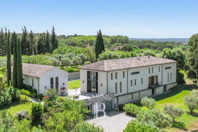 Maison &agrave; vendre &agrave; AIX-EN-PROVENCE  - 13 pi&egrave;ces - 1025 m&sup2; 