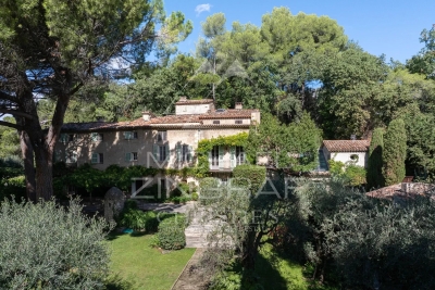 Maison à vendre à GRASSE  - 13 pièces - 639 m² 