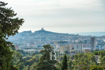 Maison à vendre à MARSEILLE 10EME Pauriol-Vertus - 8 pièces - 260 m² 