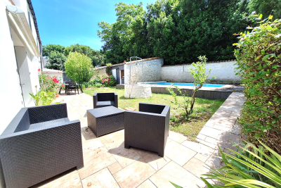 Maison à vendre à LA JARNE Sud - 10 pièces - 239 m² 