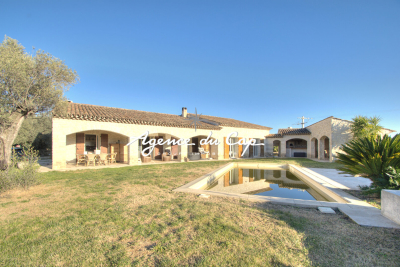 Maison à vendre à BAGNOLS-EN-FORÊT  - 5 pièces - 160 m² 