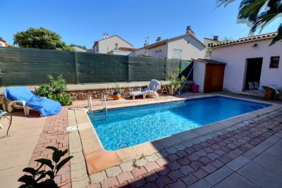 Maison à vendre à ROQUEBRUNE-SUR-ARGENS Ecarts - 9 pièces - 225 m² 
