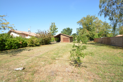 terrain &agrave; vendre &agrave; LE PORGE  - 3 pi&egrave;ces - 676 m&sup2; 