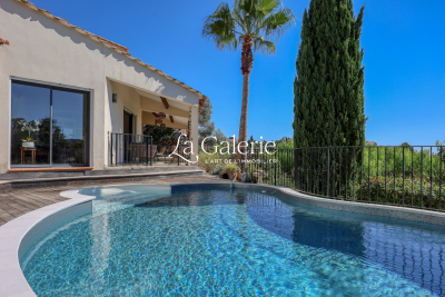 House for sale in HYÈRES  - 7 rooms - 240 m² 