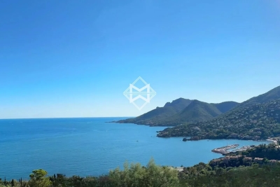 Maison à vendre à THÉOULE-SUR-MER  - 8 pièces - 372 m² 