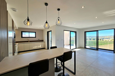 Maison &agrave; vendre &agrave; ST-DONAT-SUR-L'HERBASSE  - 5 pi&egrave;ces - 177 m&sup2; 