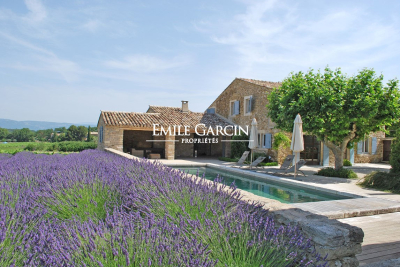 Maison à louer à OPPÈDE Sérignan-du-Comtat - 8 pièces - 380 m² 