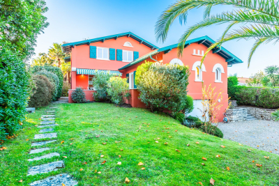 Maison à vendre à BIARRITZ Mairie-Stade-Bergereau-Depart - 8 pièces - 220 m² 