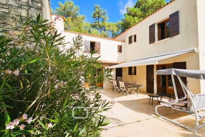 Maison à vendre à ST GEORGES DE DIDONNE Port-d'Envaux - 8 pièces - 220 m² 