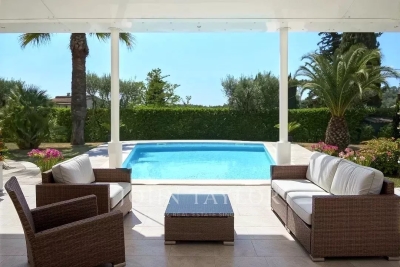 Maison &agrave; vendre &agrave; CHATEAUNEUF-GRASSE  - 6 pi&egrave;ces - 281 m&sup2; 