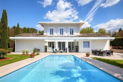 Maison &agrave; vendre &agrave; CHATEAUNEUF-GRASSE Èze - 6 pi&egrave;ces - 281 m&sup2; 