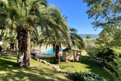 Maison à vendre à DRAGUIGNAN Flayosc - 6 pièces - 220 m² 