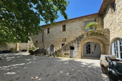 House for sale in AVIGNON  - 16 rooms - 388 m² 