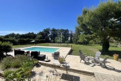 Maison à vendre à MOURIES Saint-Loup-Fardeloup - 7 pièces - 218 m² 