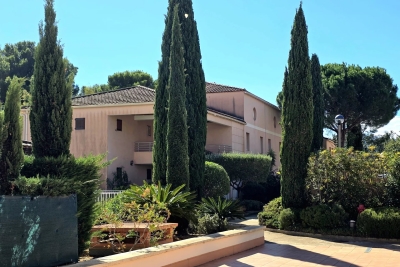 Appartement à vendre à BORMES-LES-MIMOSAS Maljournal-HLM Saint-Hermantaire - 3 pièces - 78 m² 