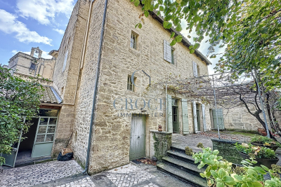 Maison à vendre à UZÈS  - 11 pièces - 260 m² 