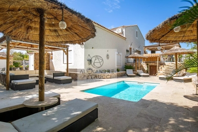 Maison à vendre à CHÂTEAU GOMBERT Longchamp - 8 pièces - 226 m² 