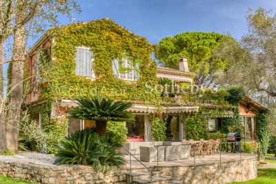 Maison à vendre à MOUGINS  - 10 pièces - 350 m² 