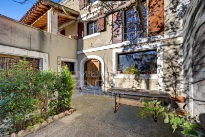 Maison à vendre à ST-RÉMY-DE-PROVENCE Molieres-Chantegrive - 7 pièces - 250 m² 