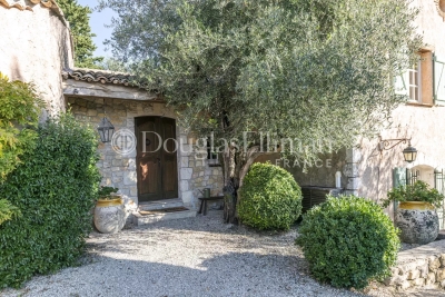 Maison &agrave; vendre &agrave; OPIO  - 8 pi&egrave;ces - 200 m&sup2; 