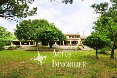 Maison à vendre à SALON-DE-PROVENCE Longchamp - 8 pièces - 255 m² 
