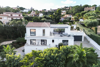 House for sale in ST-AYGULF  - 8 rooms - 310 m² 