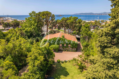 Maison à vendre à ST-RAPHAËL Centre Ville - 6 pièces - 280 m² 