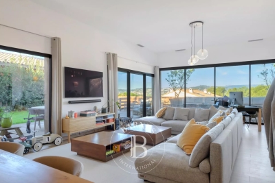 House for sale in SANARY-SUR-MER Pont de Suve - 5 rooms - 150 m² 