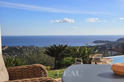 House for sale in CAVALAIRE-SUR-MER  - 6 rooms - 235 m² 