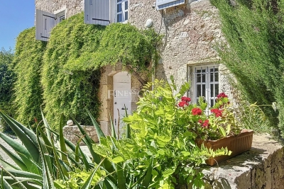 Maison à vendre à GRASSE  - 11 pièces - 360 m² 