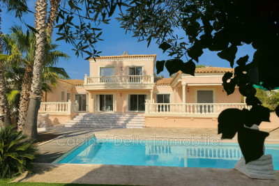Maison à vendre à SANARY-SUR-MER  - 3 pièces - 250 m² 