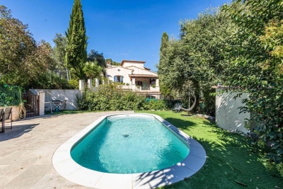 Maison à vendre à VALLAURIS  - 7 pièces - 360 m² 