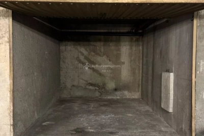 Parking/Garage à louer à PARIS 7EME    