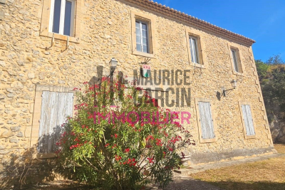Maison à vendre à LE BARROUX  - 4 pièces - 210 m² 