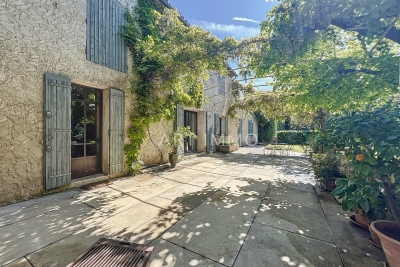 Maison à vendre à CAVAILLON Montfavet Pericentre - 8 pièces - 186 m² 