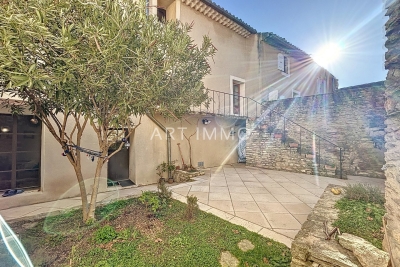 Maison à vendre murs en pierre 