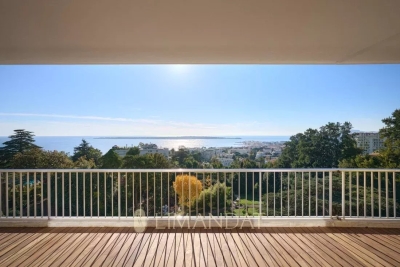 Apartment for sale in CANNES  - 5 rooms - 210 m&sup2; 