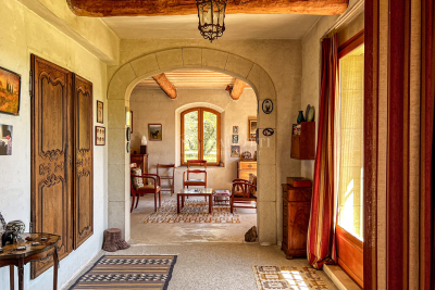 House for sale in BONNIEUX  - 6 rooms - 196 m² 