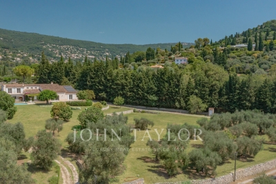 House for sale in GRASSE  - 8 rooms - 409 m&sup2; 