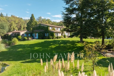 Maison &agrave; vendre &agrave; VALBONNE  - 11 pi&egrave;ces - 330 m&sup2; 